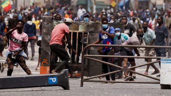 السلطات السنغالية تنشر قوات مسلحة في دكار