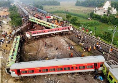 اختتام أعمال الإنقاذ بعد تصادم القطارات في الهند