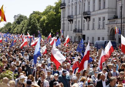 نصف مليون بولندي يتظاهرون ضد الحكومة في وارسو