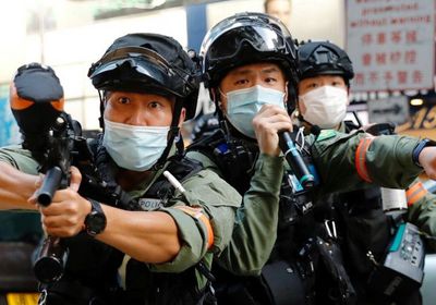 شرطة هونغ كونغ تعتقل العديد من مؤيدي الديموقراطية