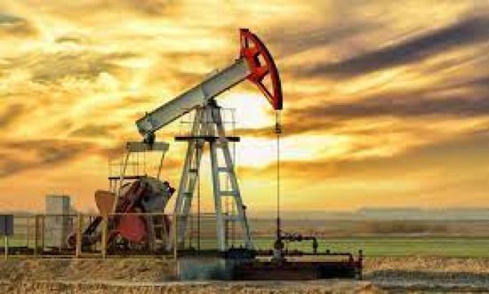 أسعار النفط تتخلى عن معظم المكاسب وتهبط
