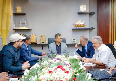 محافظ عدن يخصص دعما للمعهد التقني
