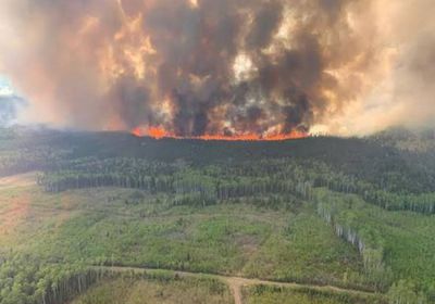 حرائق الغابات تجتاح كندا 