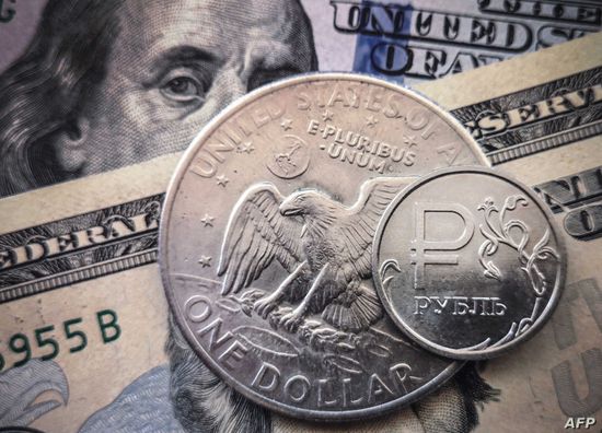 هبوط الروبل أمام الدولار واليورو في بورصة موسكو