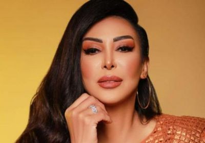 شاهيناز تلمح لارتدائها الحجاب من جديد