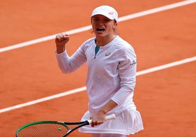 شيانتيك تواصل هيمنتها في فرنسا المفتوحة بالفوز على موخوفا