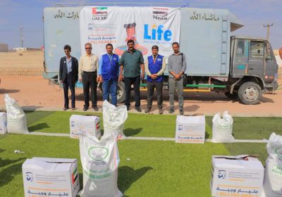 من مبادرة بن راشد.. توزيع 500 سلة غذاء في شبوة