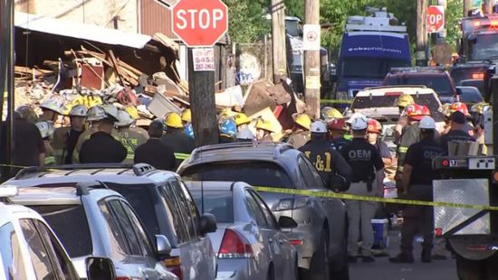 انهيار طريق سريع رئيسي في فيلادلفيا