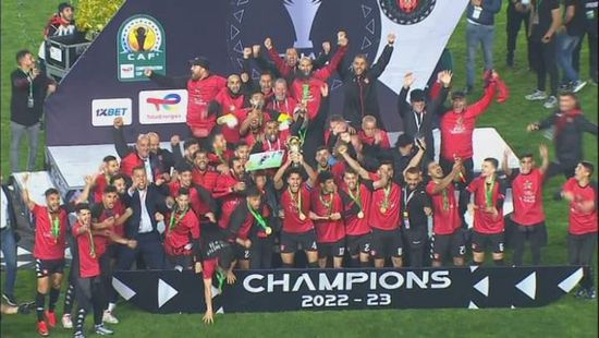 الرئيس الجزائري يُكرم لاعبي اتحاد العاصمة عقب التتويج بالكونفدرالية