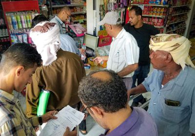 إغلاق محال تجارية مخالفة لقرارات النيابة بالشيخ عثمان