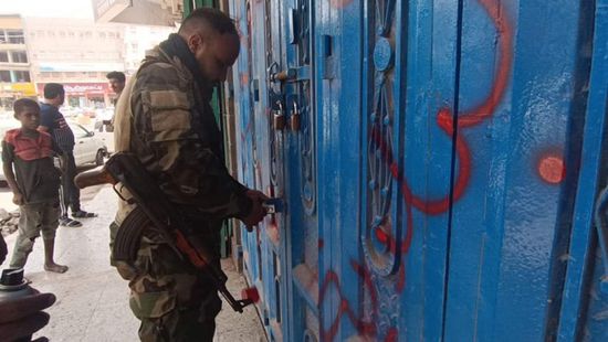 إغلاق 11 محلا تجاريا مخالفا لشروط الترخيص في بالمنصورة