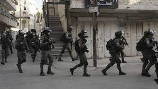 الجيش الإسرائيلي يقتحم منطقتين بالقدس