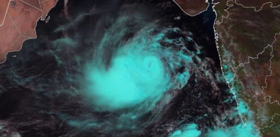 إجلاء 40 ألفًأ في الهند وباكستان مع اقتراب الإعصار بيبارجوي