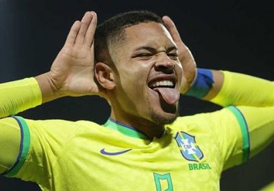 برشلونة ينهي اتفاقه مع الموهبة فيتور روكي