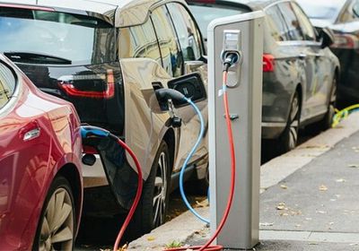 خبير اقتصادي يكشف سر تفوق الصين في السيارات الكهربائية