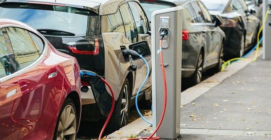 خبير اقتصادي يكشف سر تفوق الصين في السيارات الكهربائية