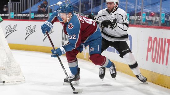 فيجاس جولدن نايتس يفوز بلقبه الأول بهوكي الجليد