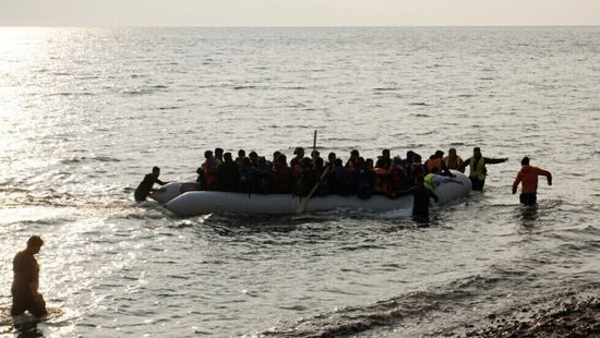 17 قتيلًا في غرق زورق للمهاجرين قبالة اليونان