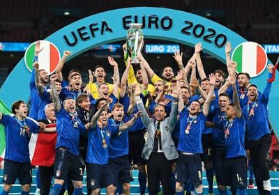 المستشار الألماني يحتفل بالعد التنازلي لبطولة أوروبا 2024