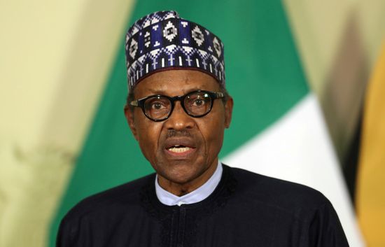 رئيس نيجيريا يعلق مهام رئيس هيئة مكافحة الفساد