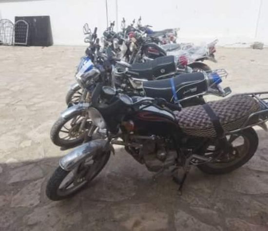 وورشة لتغيير ملامحها.. ضبط عصابتين لسرقة الدراجات في فوة