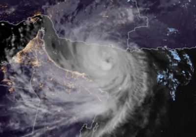 الإعصار بيبارجوي يتسبب بدمار على الساحل الهندي
