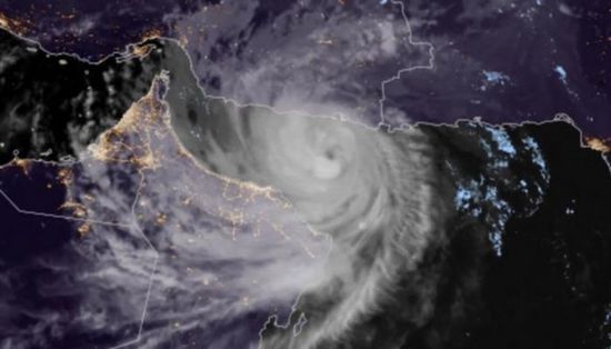 الإعصار بيبارجوي يتسبب بدمار على الساحل الهندي