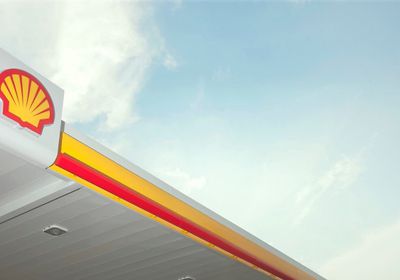 شل تزيد توزيعات الأرباح وتخفض إنفاقها في خطة جديدة