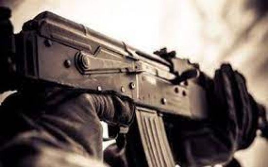 وسط فوضى بالمحافظة.. عصابة مسلحة تقتل شابا شمال إب