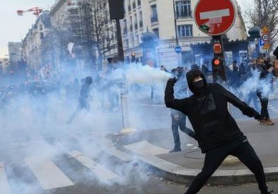 إصابة 12 شرطيًا في اشتباكات عنيفة مع متظاهرين بفرنسا