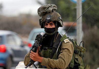مسؤولون طبيون: القوات الإسرائيلية تقتل فلسطينيين بالضفة