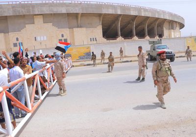 العسكرية الأولى تقطع طريق مسيرة سلمية لمجمع الإدارات بسيئون