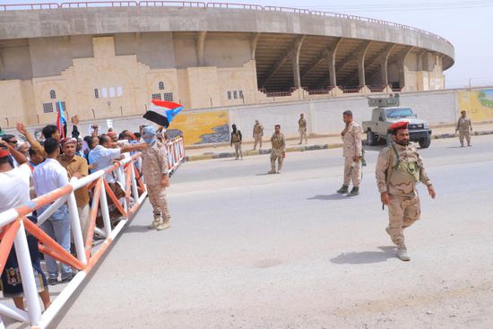 العسكرية الأولى تقطع طريق مسيرة سلمية لمجمع الإدارات بسيئون