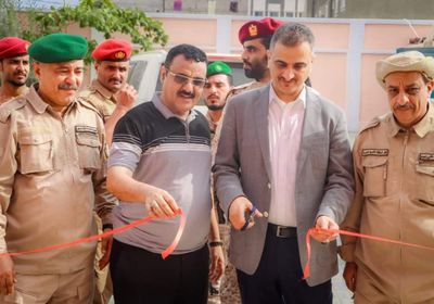 لملس يفتتح مشروعين خدميين في المنصورة بـ667 مليونا