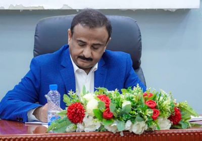 محافظ شبوة يطلع على تقرير نتائج أعمال اللجنة المالية