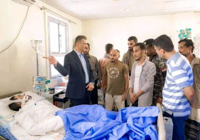 محافظ عدن يوجه بعلاج "بائع الشيخ عثمان" في الخارج