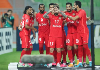 شباب الأهلي بطل الإمارات يجدد عقد الأرجنتيني كارتابيا