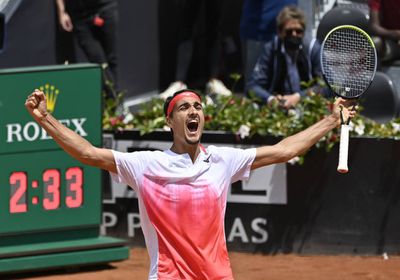 بابليك يهزم روبليف ليحقق لقبه الأول على الملاعب العشبية