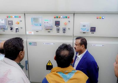 محافظ شبوة يفتتح وحدة التوليد الجديدة في "كهرباء عتق"