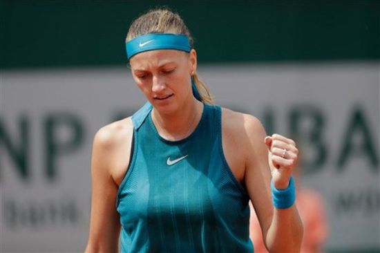 كفيتوفا تنهي استعداداتها لويمبلدون بالفوز بلقب ألمانيا