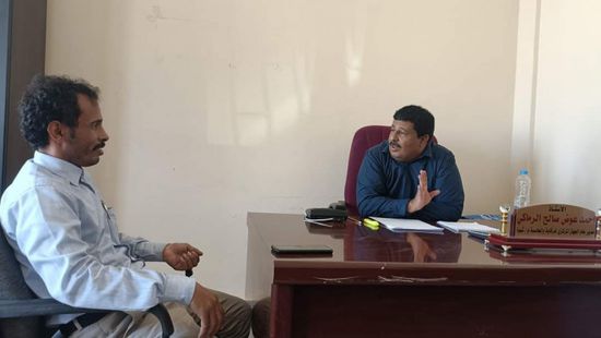 انتقالي شبوة يطلع على سير العمل بجهاز المحاسبة