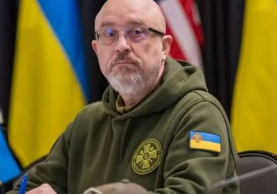 وزير الدفاع الأوكراني يبحث مع نظيره الأمريكي الغزو الروسي