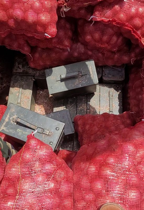 قادمة من مأرب.. ضبط سيارة محملة بأسلحة مهربة في بشبوة