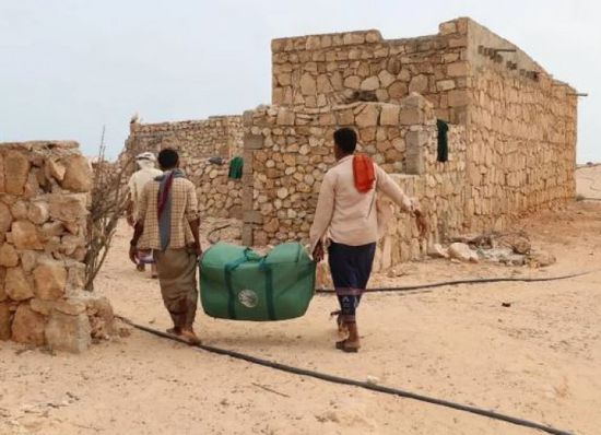 توزيع عشرات الحقائب الإيوائية في حديبو بسقطرى