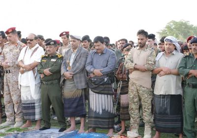 قيادات عسكرية وأمنية تؤدي صلاة العيد في عتق