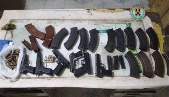 ضبط شحنة أسلحة مهربة إلى لحج