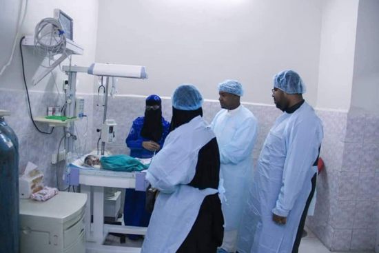 انتقالي حضرموت يقدم هدايا لمرضى باشراحيل للأمومة