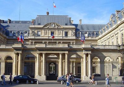 محكمة فرنسية تلغي قرارًا يحظر مسيرة للمعارضة الإيرانية