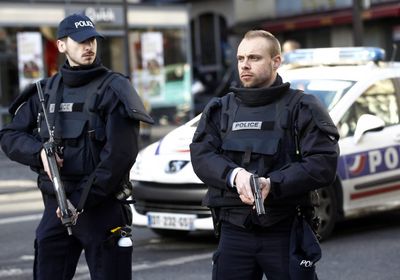 باريس: اتهام الشرطة الفرنسية بالعنصرية لا أساس له
