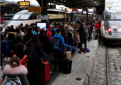 فرنسا توقف وسائل النقل العام